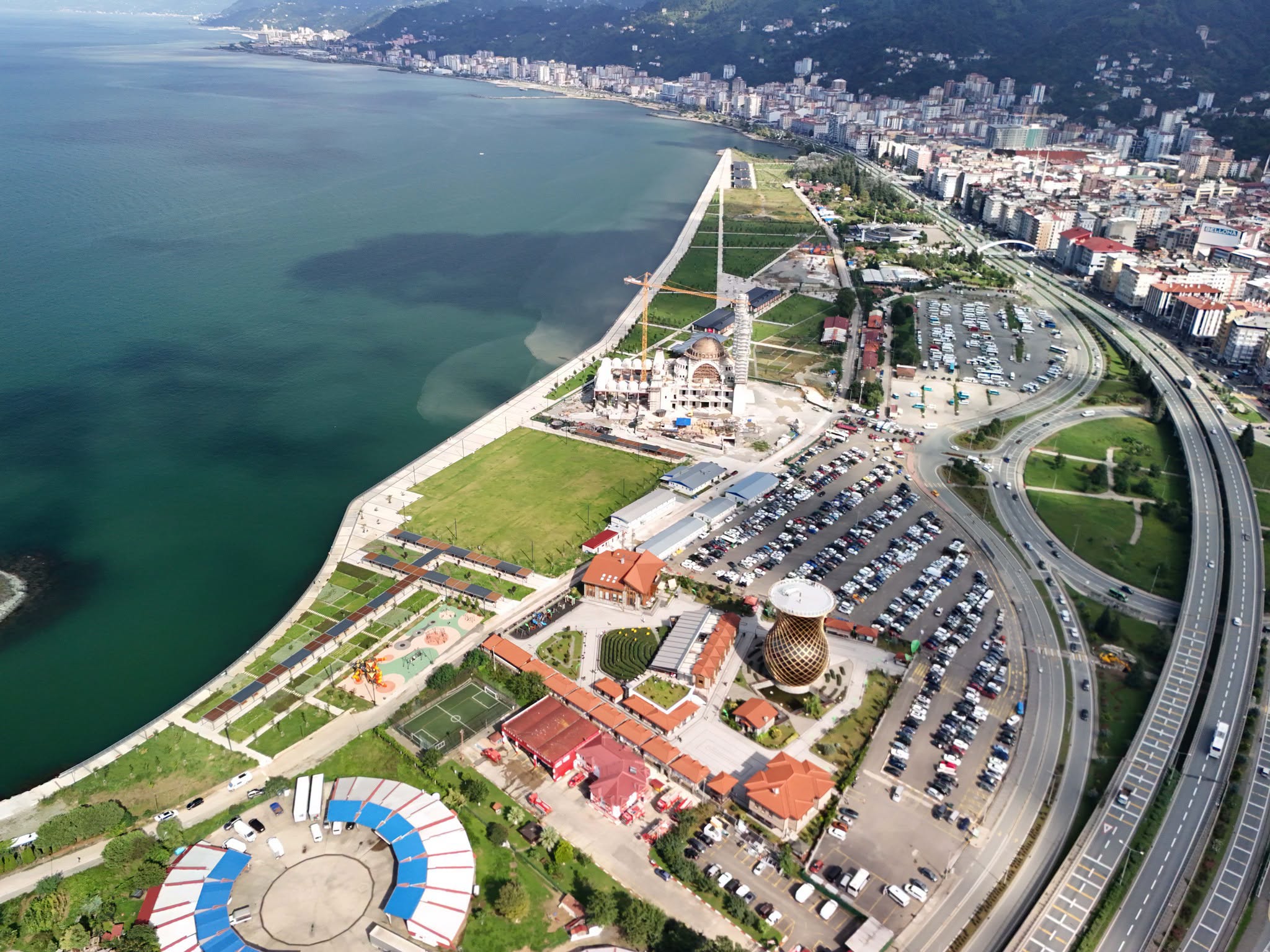 Rize’de Yeşil Alan ve Sosyal Yaşam Projeleri Sürüyor