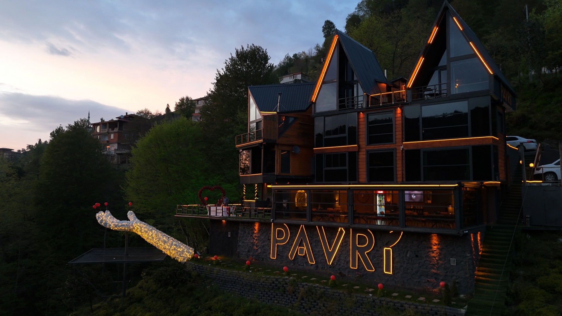 Pavri Suit Bungalov